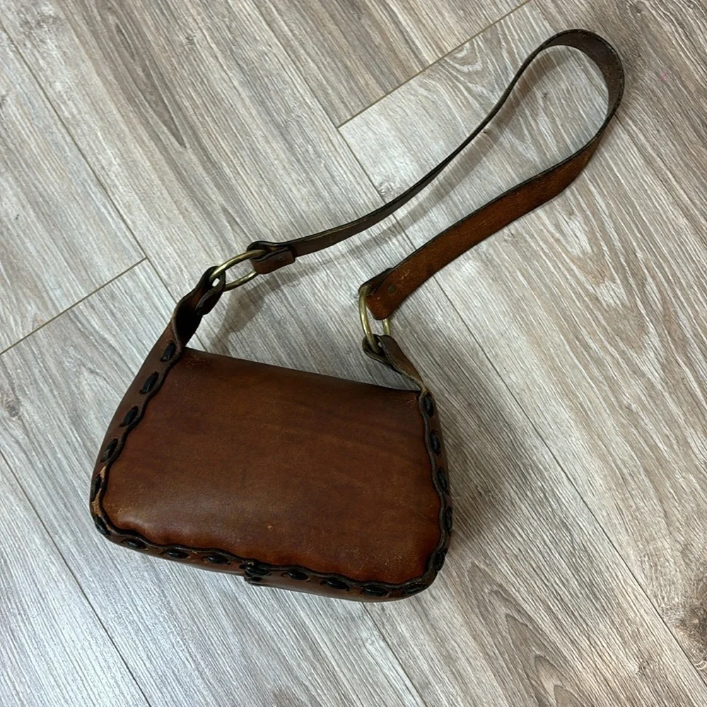 Vintage brown leather MPF BOHO HAND TOOLED PRINTED PURSE WITH HOOK CLOSURE
